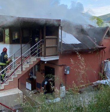 Boşanma aşamasında olduğu eşinin evini yaktı