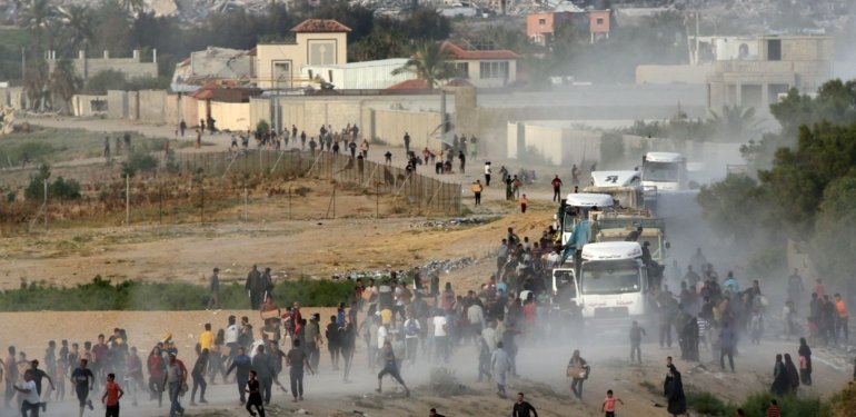 ABD’den Gazze’ye geçici liman: İnsani yardım TIR’ları kente girdi