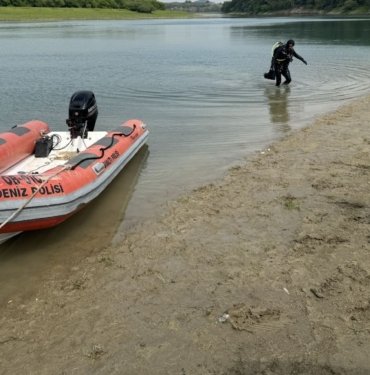 Seyhan Nehri’ne giren genç kayboldu