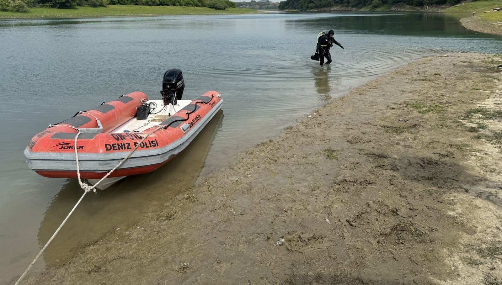 Seyhan Nehri’ne giren genç kayboldu
