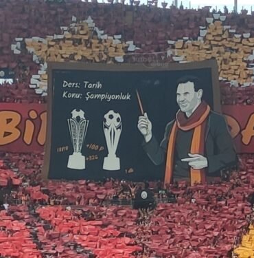 Galatasaray taraftarından Fenerbahçe derbisinde görsel şölen! Koreografiyi görenler şaşkınlığını gizleyemedi