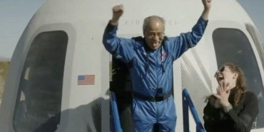 Dünyanın en yaşlı astronotu: 60 yıl gecikmeli uzay yolculuğu