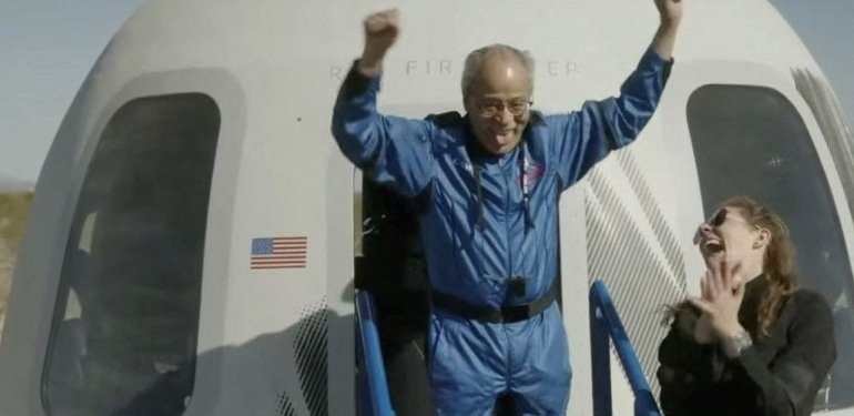 Dünyanın en yaşlı astronotu: 60 yıl gecikmeli uzay yolculuğu