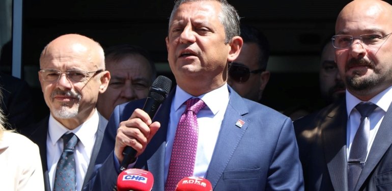Özgür Özel: Yerinde sayanı, o yerde tutmam