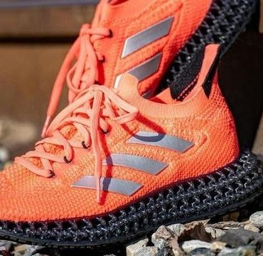 Adidas spor giyim, sneaker ve ayakkabı modelleri Ayakkabı Dünyası’nda