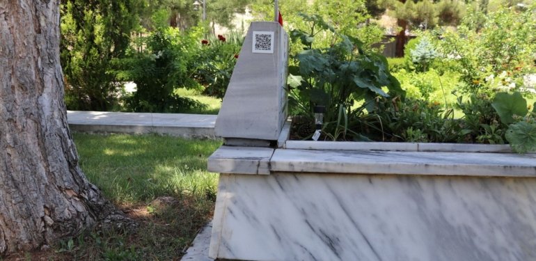 Şehit mezarlıklarında karekod uygulaması başlatıldı