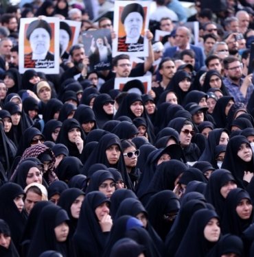 İran Reisi’nin yasını tutuyor