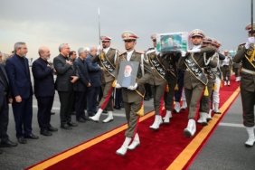 İranlılar Reisi’yi anıyor: Tebriz, Tahran ve Kum’da yas