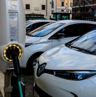 Elektrikli otomobiller yayalar için tehlikeli mi?