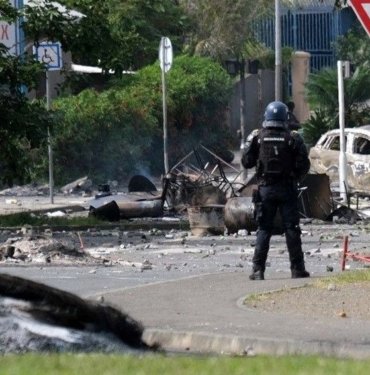 Yeni Kaledonya’da ayaklanma: 2 okul kundaklandı, 1 okul yağmalandı