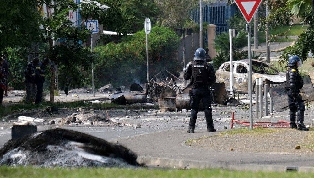 Yeni Kaledonya’da ayaklanma: 2 okul kundaklandı, 1 okul yağmalandı